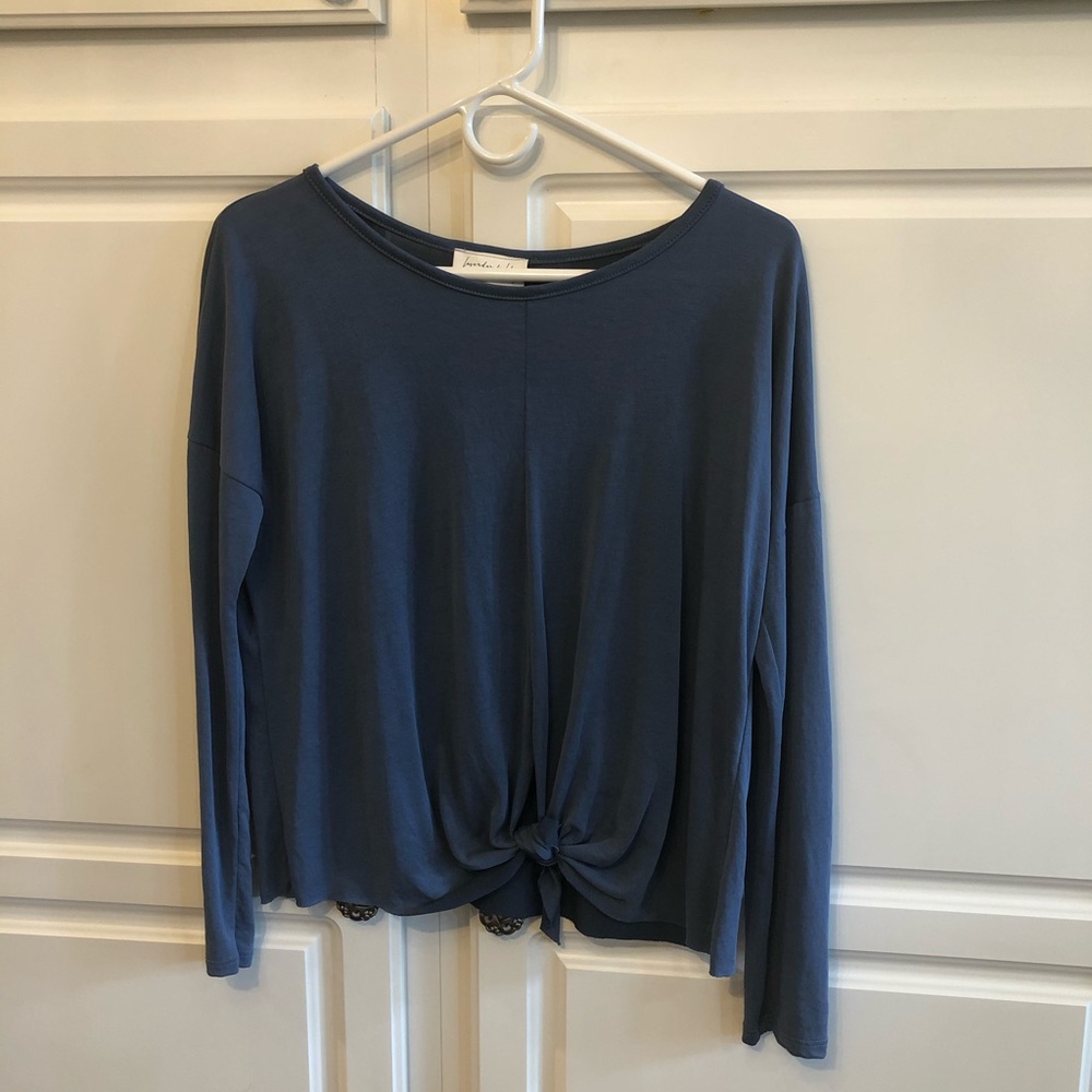 Long sleeve shirt with front tie